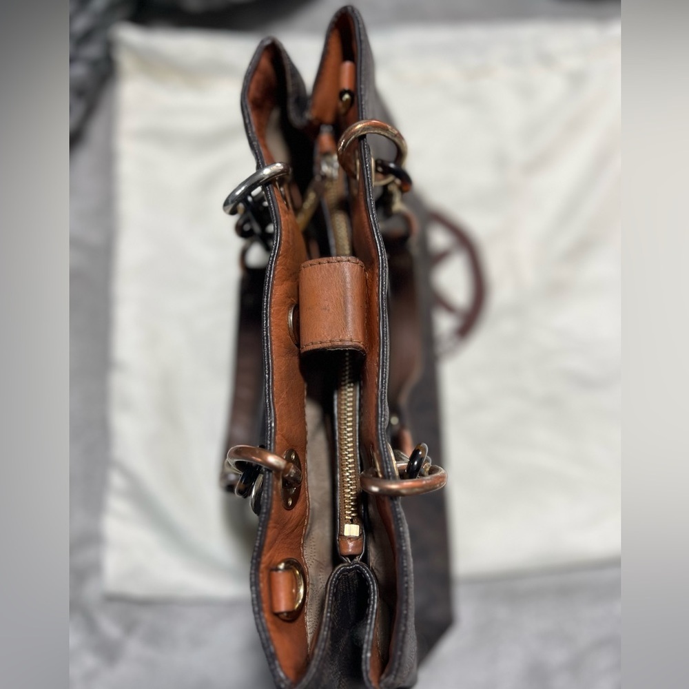 Micheal Kors Signature Tote - Picture 8 of 14